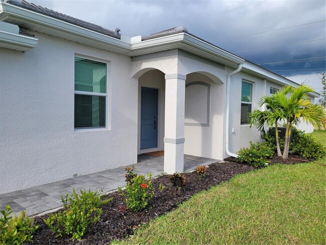 8117 Shr Lk Dr in Englewood, FL - Building Photo - Building Photo