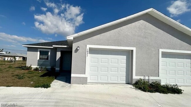 1031 Andalusia Blvd in Cape Coral, FL - Foto de edificio - Building Photo