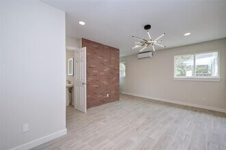 1747 Wroxton Ct in Houston, TX - Building Photo - Building Photo
