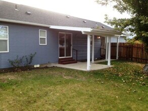 917 SE Marine Dr in College Place, WA - Building Photo - Building Photo