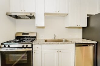 5445 Verdugos Palace in San Antonio, TX - Foto de edificio - Building Photo