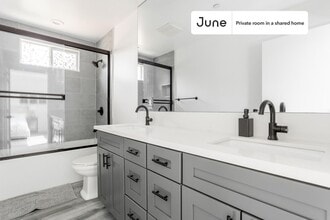 Private bedroom in 4 bed/3 bath Home in Los Angeles, CA - Building Photo - Building Photo