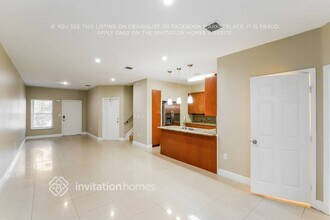 7663 N Southwood Cir in Davie, FL - Building Photo - Building Photo