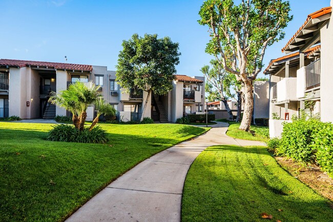 SYCAMORE LANE APARTMENT HOMES in Mission Viejo, CA - Building Photo - Building Photo