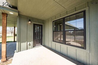 102 W Magnolia Ave in Iowa Park, TX - Building Photo - Building Photo