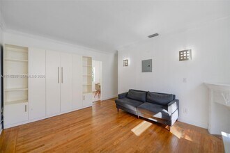 1535 Meridian Ave in Miami Beach, FL - Building Photo - Building Photo