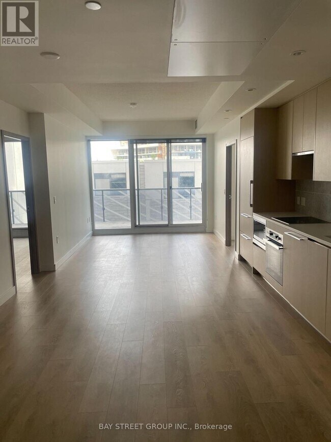 85-585 McMahon Dr in Toronto, ON - Building Photo - Building Photo