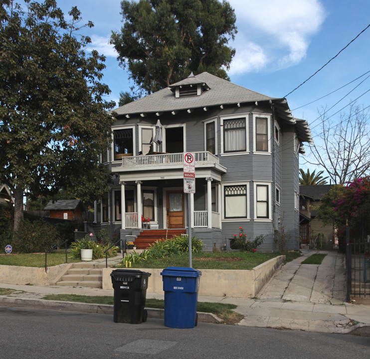 792 E Kensington Rd in Los Angeles, CA - Building Photo