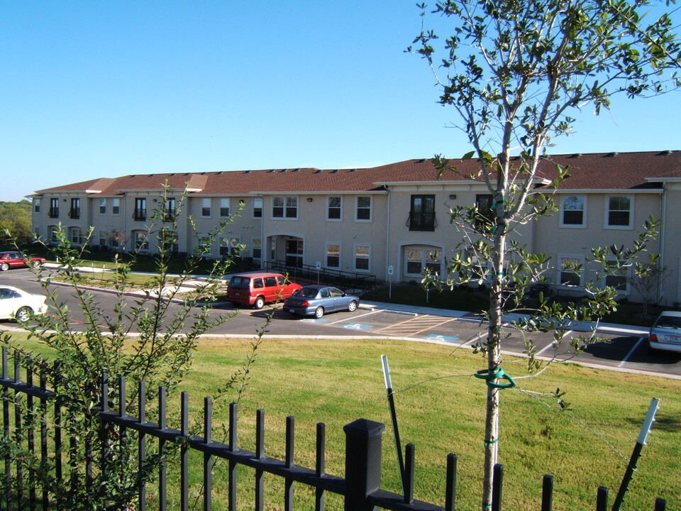 Oak Knoll Villa Affordable Senior Housing in San Antonio, TX - Foto de edificio