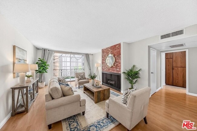 property at 421 La Fayette Park Pl