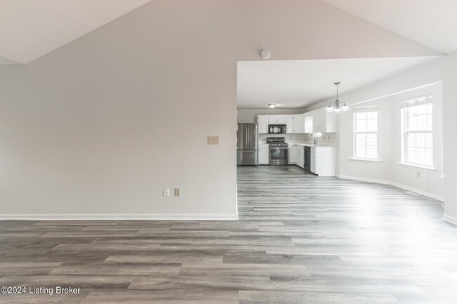 6013 Fairridge Ct in Louisville, KY - Building Photo - Building Photo