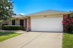 712 Corral St in Aubrey, TX - Building Photo