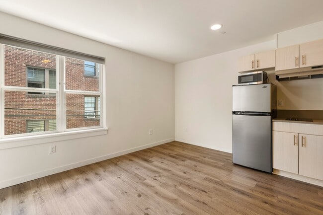 property at 315 W Roy St