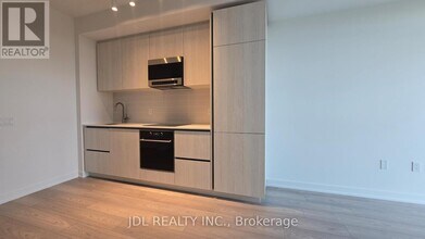 110 Broadway Ave in Toronto, ON - Building Photo - Building Photo