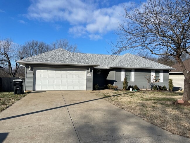 5627 S Pinehurst Ave in Springfield, MO - Building Photo - Building Photo