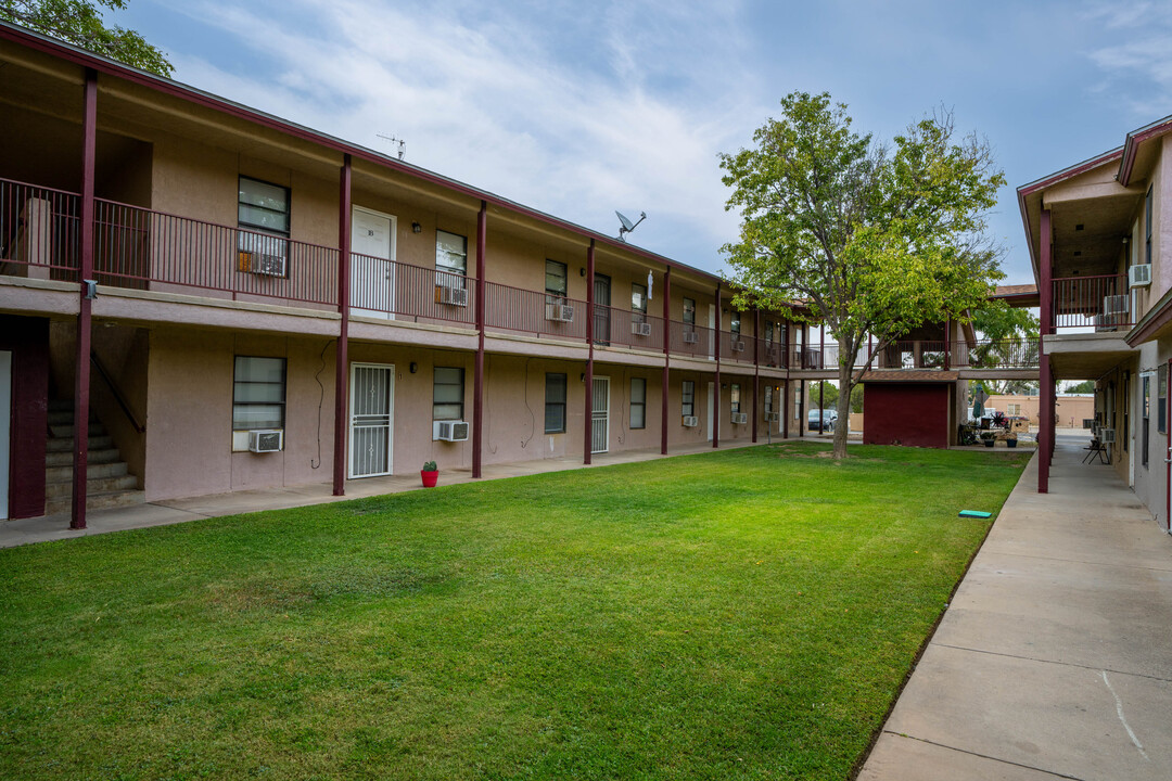 Yucca Flats Apartments in Carlsbad, NM - Building Photo