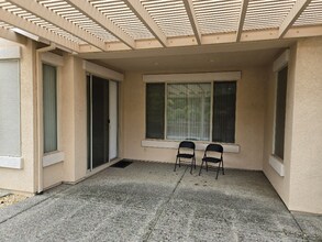 405 Hopkins Ct in Lincoln, CA - Foto de edificio - Building Photo