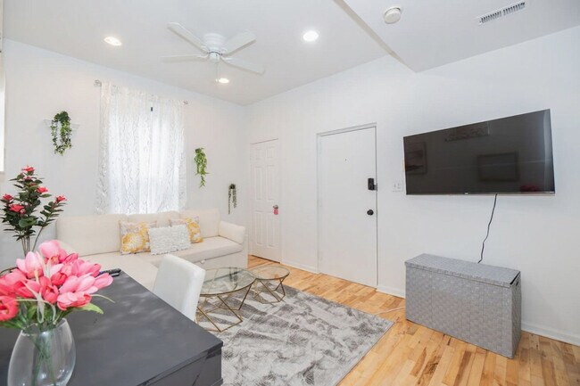 2544 N Burling St in Chicago, IL - Foto de edificio - Building Photo