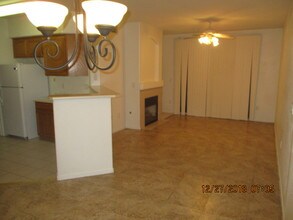 7119 S Durango Dr-Unit -1 in Las Vegas, NV - Foto de edificio - Building Photo