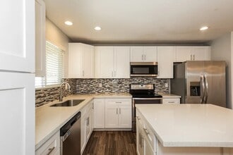 6101 S Parkside Dr in Tempe, AZ - Building Photo - Building Photo