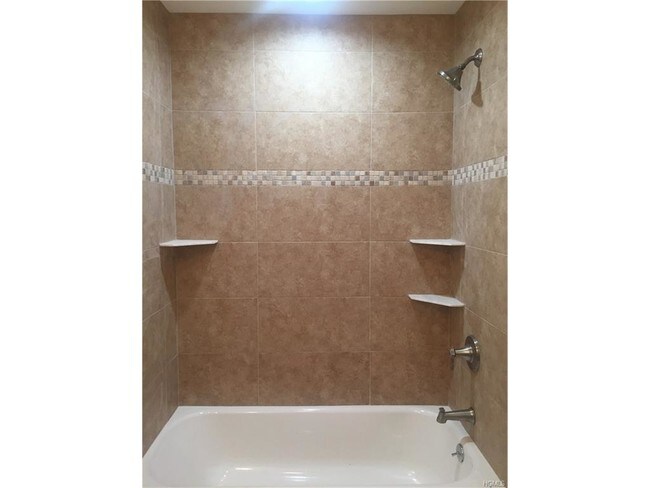 16 Schneider Ave-Unit -Unit 2 in Highland Falls, NY - Building Photo - Building Photo