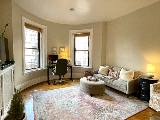 131 Newbury St, Unit 4F