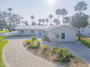 450 Lambert Ave in Flagler Beach, FL - Building Photo - Building Photo