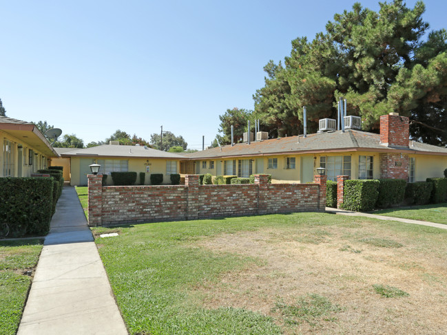 College Apartments in Fresno, CA - Building Photo - Building Photo