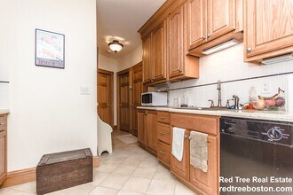 137 Charles St in Boston, MA - Building Photo - Building Photo