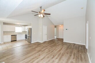 624 Mable Dr in La Vergne, TN - Building Photo - Building Photo