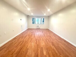 4975 Washington St, Unit 109 in Boston, MA - Building Photo - Building Photo