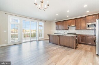 1726 Bradley Dr in Harrisburg, PA - Foto de edificio - Building Photo