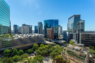 2525 N Pearl St in Dallas, TX - Foto de edificio - Building Photo