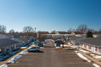 Newbrook Apartments in Springfield, IL - Building Photo - Building Photo