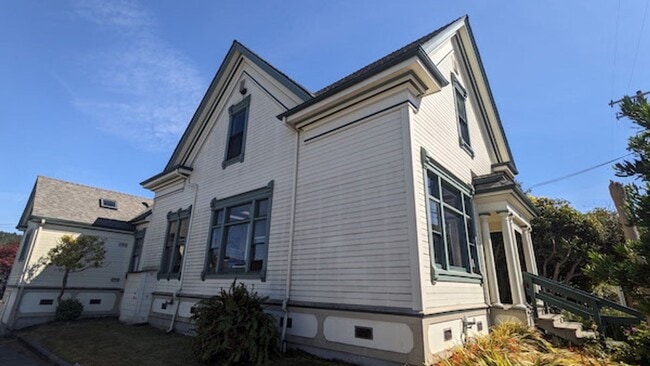 1492 H St in Arcata, CA - Building Photo - Building Photo
