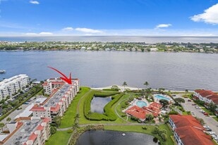 7020 Half Moon Cir in Hypoluxo, FL - Building Photo