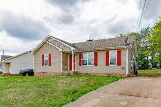 1002 Poppy Seed Dr in Oak Grove, KY - Building Photo - Building Photo