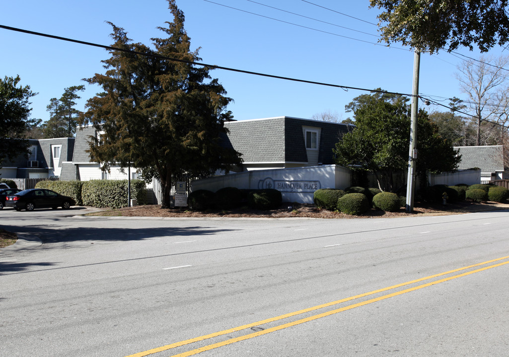 Hanover Place in Wilmington, NC - Building Photo