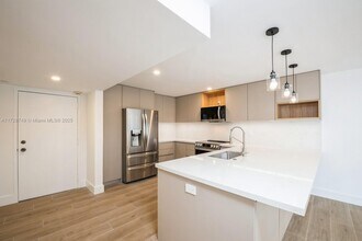 1915 Brickell Ave, Unit C712 in Miami, FL - Building Photo - Building Photo