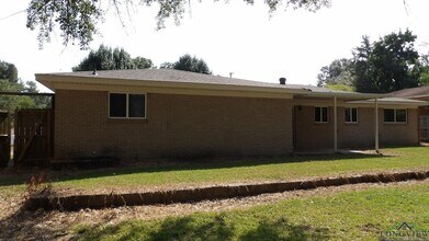 1421 Columbia Dr in Longview, TX - Building Photo - Building Photo