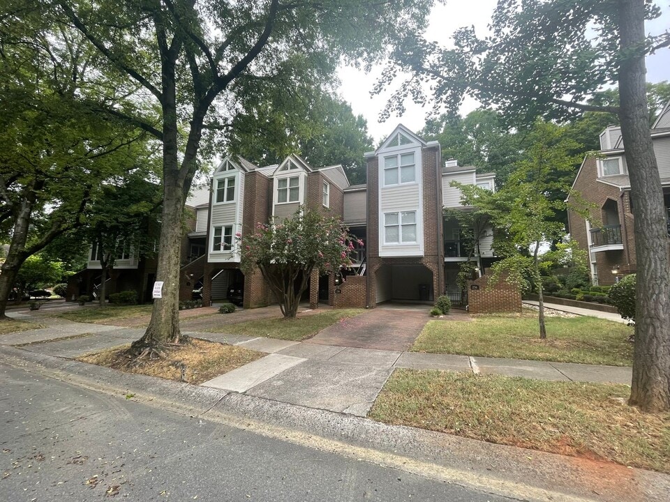 236 S Clarkson St in Charlotte, NC - Building Photo