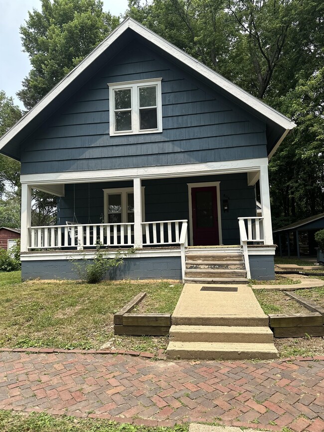 property at 806 W Stoughton Street