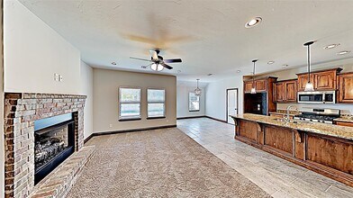 1712 W Zachary Way in Mustang, OK - Building Photo - Building Photo