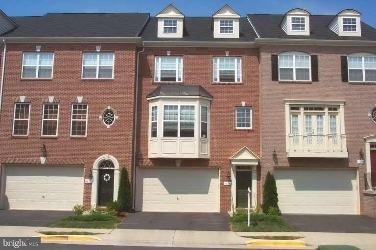 4631 Carisbrooke Ln in Fairfax, VA - Building Photo