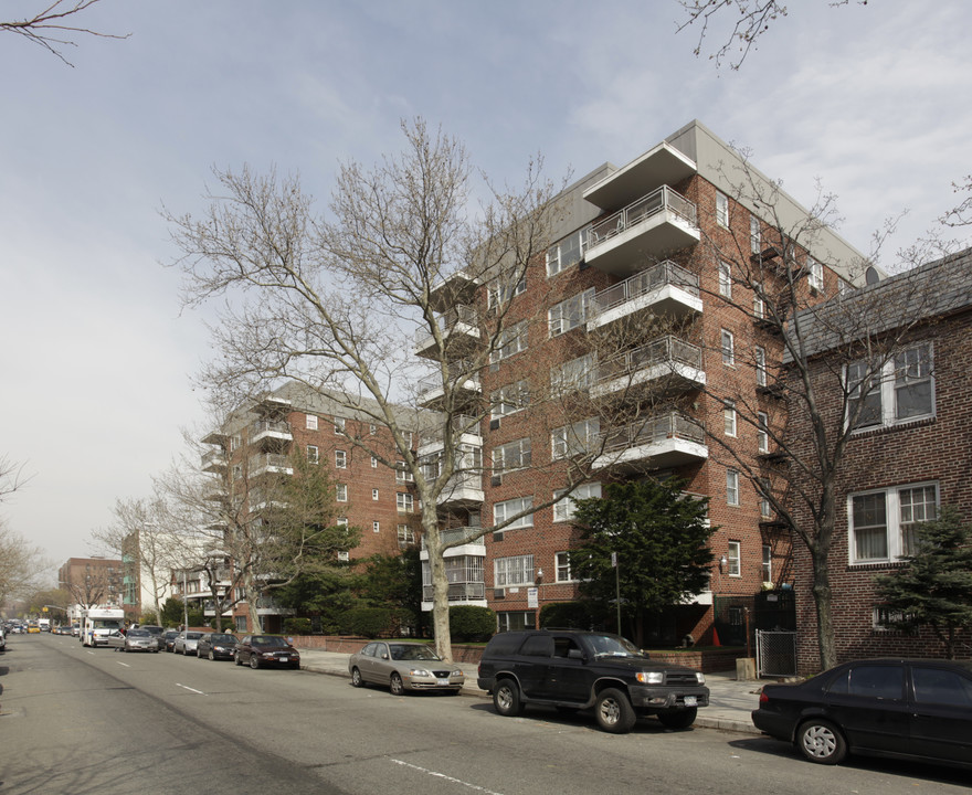 Manhattan View Terrace in Astoria, NY - Building Photo