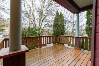 111 N Monroe St in Portland, OR - Building Photo - Building Photo