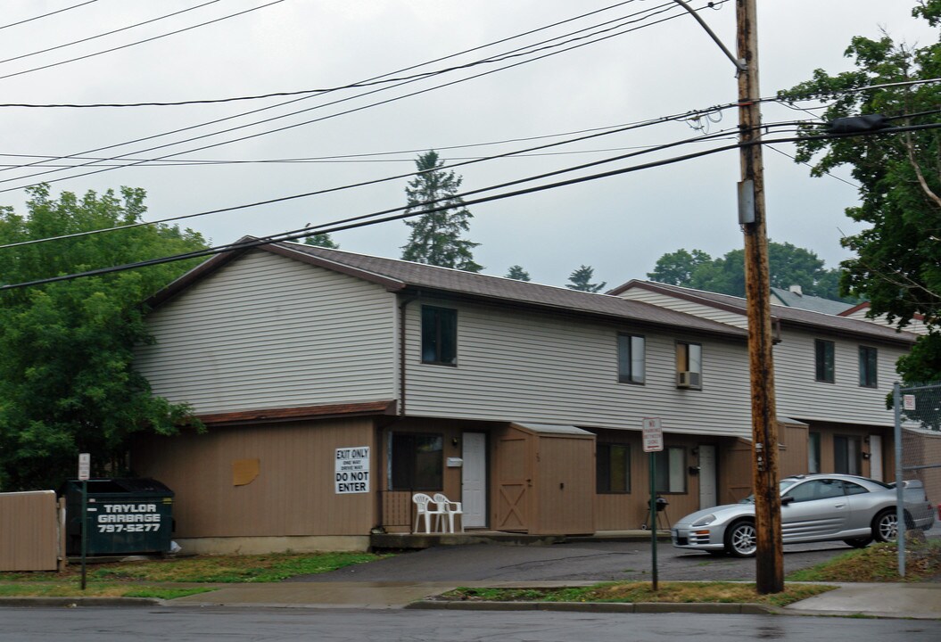 319 Exchange Ave in Endicott, NY - Foto de edificio