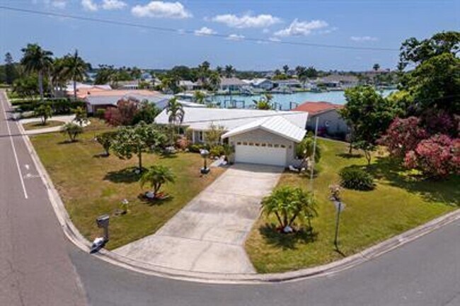 605 Capri Blvd in Treasure Island, FL - Building Photo - Building Photo