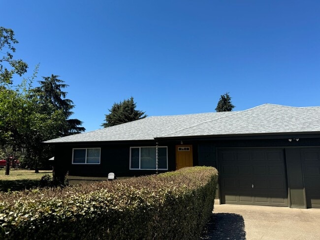 2545 31st St in Springfield, OR - Building Photo - Building Photo