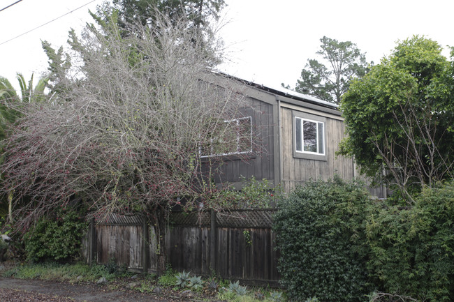 210 Stanley St in Petaluma, CA - Building Photo - Building Photo